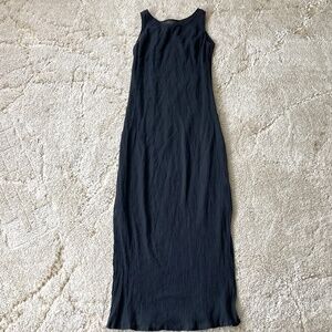 Women's Black Crinkle Maxi Dress Size Small